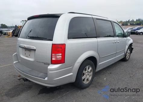 2010 Chrysler Town & Country Touring from USA, damaged, VIN 2A4RR5D19AR491330
